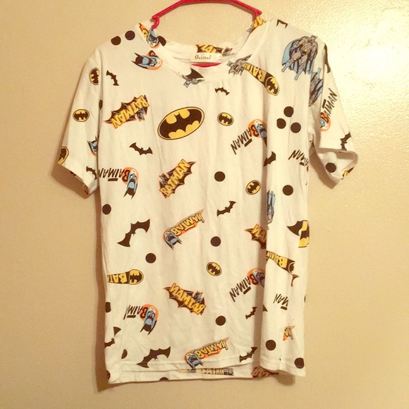 Tops - Adorable White Batman Tee 🦇